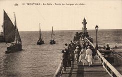 CPA Trouville the pier Left the boats of sin