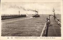 CPA Trouville Queen of the beaches Left the boat of Le Havre