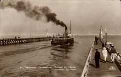 CPA Trouville Deauville Boat of outgoing Le Havre of the port
