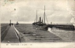 CPA Trouville the piers (boat)