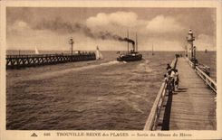 CPA Trouville Left the boat of Le Havre