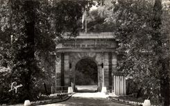 CPSM Suresnes Hereinkommen des Forts der Valerien Einfassung