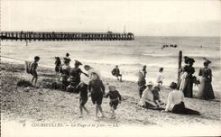 CPA Courseulles on sea the beach and it thrown Children