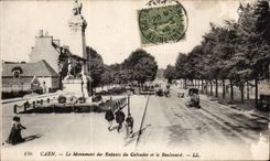 CPA Caen das Denkmal der Kinder des Apple-Weinbrands und der Prachtstrasse