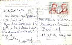 CPA kostumiert versandetes Sablaises welches das Netze Folklore-Kostum repariert