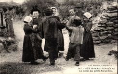 CPA Tanz von kleinem Maraichins im Vendean Sumpfe Folklore-Kostum