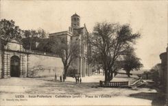 CPA Uzes Under Cathedrale prefecture Places eveche