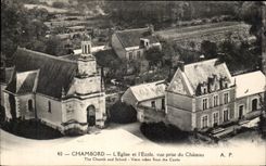 CPA Chambord L'eglise et l'ecole vue prise du chateau
