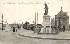 CPA Orleans Places Dauphine and Statue of Jeanne of arc guerriere Tramway