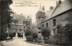 CPA Gien Old castle of Anne de Beaujeu under prefecture and law courts