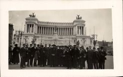 Foto verdadera Italia - Italia - Italia - Roma - Roma - abril de 1929 - vencedor Manuel CPA del monumento