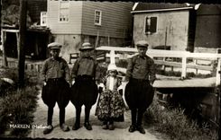 CPA los ninos holandeses del traje del folklore de Marken Holanda