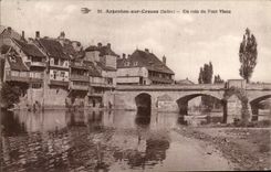 Plata de niquel de CPA en el hueco una esquina del puente viejo