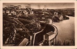 Valle de CPA del hueco el Eguzon Le lake Dam de la detencion y de los transformadores