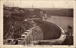 Valle de CPA del hueco la presa Eguzon y las valvulas