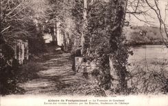 Abadia de CPA de Fontgombaud la fuente de la entrada de Gombaud de los habitees de las cuevas de los fundadores de los ermitanos de la abadia