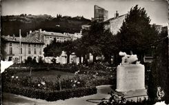 CPSM Crest Public garden of the Station and monument of Resistance