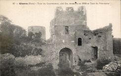 CPA Gisors La tour du gouverneur cote Est restauree en 1910 et tour du prisonnier