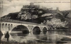 CPA small Andely Ruins of the Strong castle (12th) and the bridge