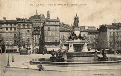 CPA Le Puy Place du Breuil et la fontaine Crozatier
