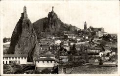 CPA Le Puy Les rochers St Michel et Corneille et la cathedrale