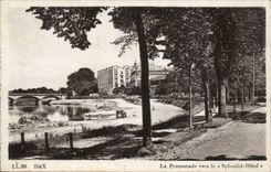 Dax - La Promenade vers le Splendid Hotel - CPA 