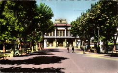CPA Beziers the Riquet avenue and the theater