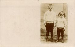 Fantasia verdadera de la foto - nino - ninos que llevan a cabo las manos - CPA