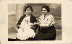 Mujeres verdaderas del bebe del nino de la foto