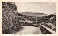 Good CPA on menoge the slope of the castle and the valley