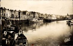 CPA Dieppe Arromanches tiene el muelle y un edificio del infante de marina nacional