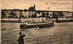CPA Dieppe Arrival of the Trunk (boat)
