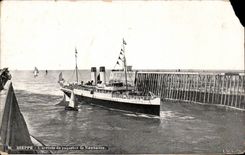 CPA Dieppe the arrival of the steamer Newhaven