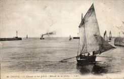 CPA Dieppe Le channel and the piers Return of the sin