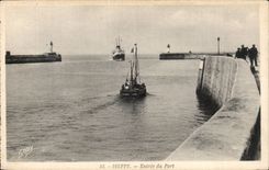 CPA Dieppe Entrance of the port