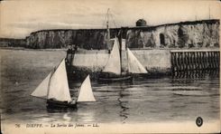 Dieppe it left the piers - CPA
