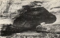 Etretat it Hole with the Man - CPA