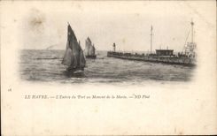 El entrar de CPA Le Havre del puerto a la hora de la marea