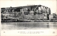 CPA Treport Le port y acantilados de rio abajo