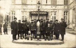 CPA Militaria Soldiers and shell