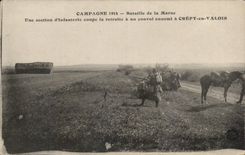 CPA Militaria Campagne 1914 Bataille of the Marne a section of infantry cuts the retirement has an enemy convoy has Crepy E