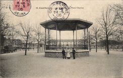 CPA Courbevoie Le kiosk of the place Charas