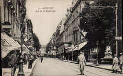 Avignon - calle de la republica - CPA
