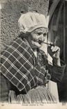 Folklore - Breton Costumes - Manners - Woman smoking the Pipe - CPA