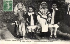 Folklore - Costumes - Batz - Two Couples of Small Paludiers - CPA