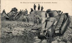 CPA Militaria Tank Tanks climbing of formidable rocks