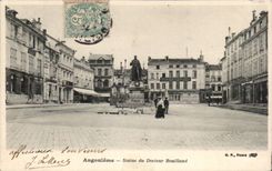 CPA Angouleme Statue du Docteur Bouilland 
