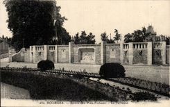 Jardin de CPA Bourges de Fichaux cercano la terraza