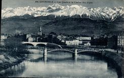 CPA Grenoble quays and the alpine range