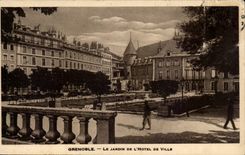 CPA Grenoble Le garden of the town hall